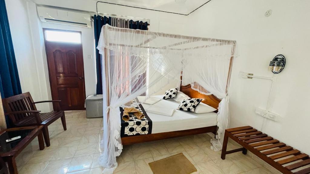 Sunny Mood Guest House Unawatuna Exterior photo